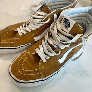 Vans Suede SK8-HI hightop Sneakers in Golden Brown/Tan and White